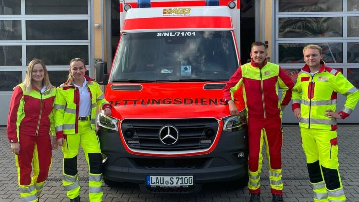 Leuchtende Farben: Die neue Einsatzkleidung soll eine bessere Sichtbarkeit garantieren. Wichtig ist das nach Angaben des ASB vor allem bei den zahlreichen Einsätzen auf den Autobahnen im Nürnberger Land.