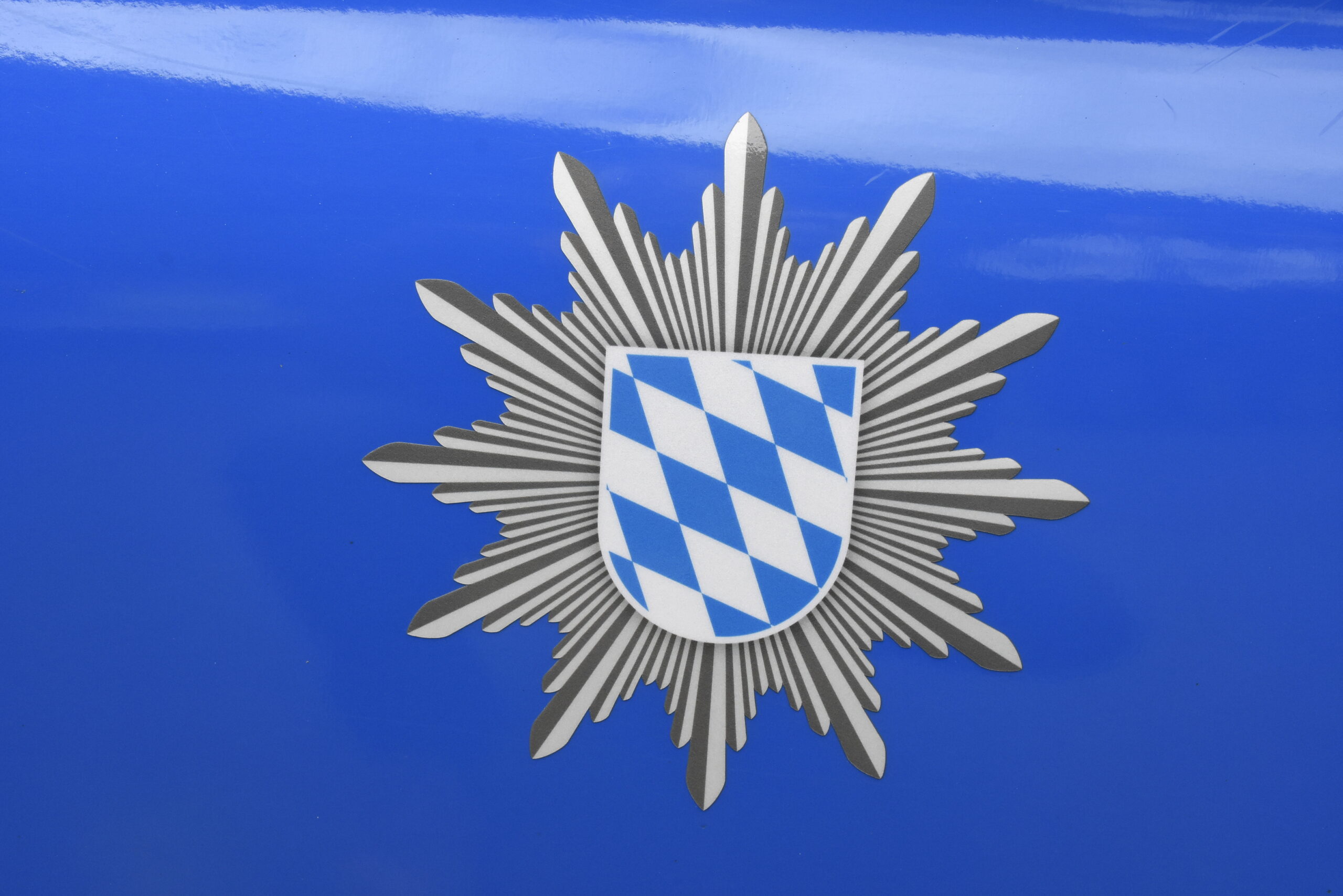 Gas und Bremse verwechselt: 86-Jähriger verursacht hohen Sachschaden in Feucht