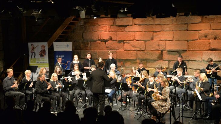 Der 45. Bayerische Musikschultag wurde mit einem Konzert im Dehnberger Hof Theater eröffnet.