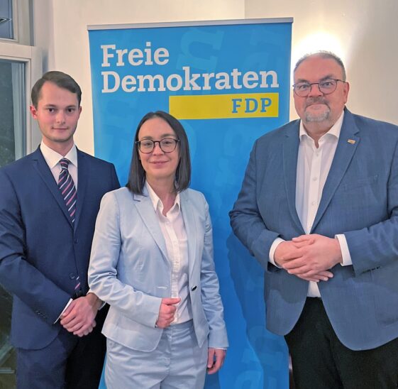 Listenkandidat für den Landtag, Landtagsdirektkandidaten und Direktbewerber für den mittelfränkischen Bezirkstag (von links): die Liberalen Johannes Dietzel, Birgit Wegner und Markus Lüling.