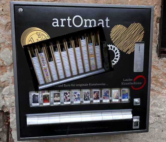 Passend zur Weihnachtszeit wurde der artOmat in Lauf mit neuen Kunstwerken bestückt.