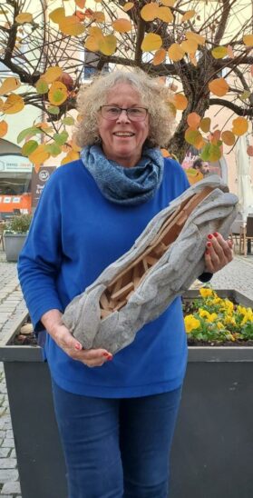 „Brüchige Freundschaft“ heißt das Unikat der Künstlerin Evelyn Hesselmann.