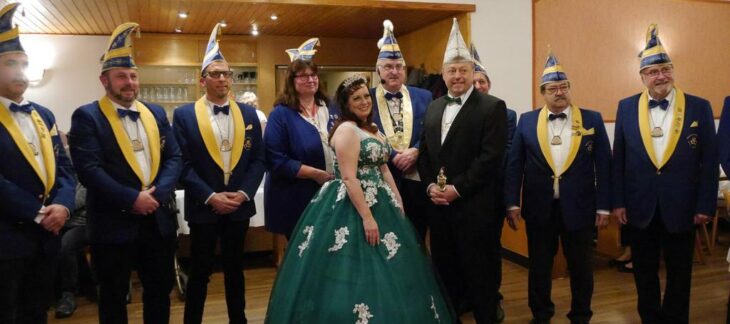 Prinz Bernd I. und Prinzessin Patricia I. mit dem Vorstand der Happurger Faschingsfreunde Helau.