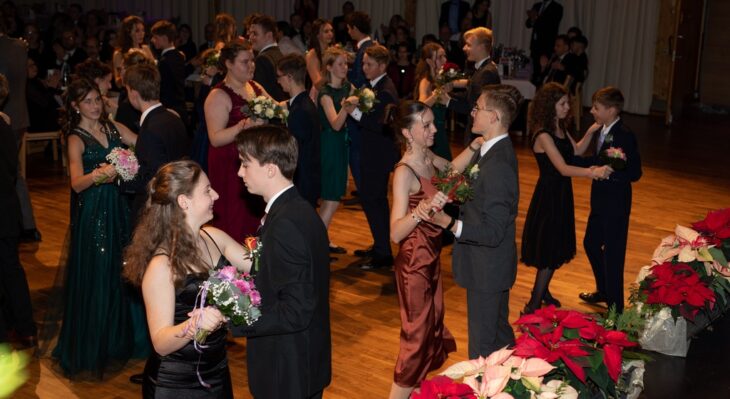 Festlich ging es zu beim Premierenball der Laufer Schulen in der Karl-Diehl-Halle in Röthenbach.