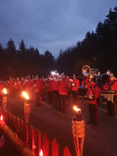 Neben dem Posaunenchor der Alfelder Kirchengemeinde war die Marching Band aus Lauf ein Highlight.