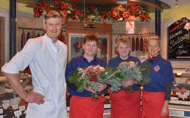 Manuela Mederer Anke Härtel sind seit über 20 Jahren zuverlässige Mitarbeiterinnen der Metzgerei Wejda in Feucht.