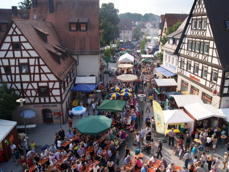 Großes Angebot: Das Bürgerfest in Feucht lockt viele Besucher mit verschiedenen Attraktionen an.