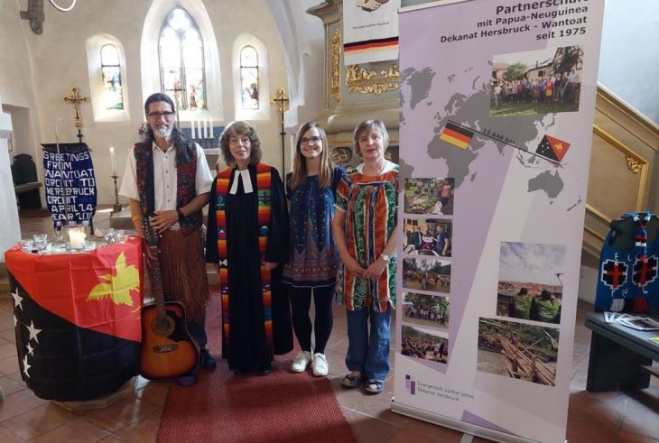 Mitglieder des Missionskreises bereiteten die Gottesdienste vor: Marcus Lampe, Pfarrerin Christiane Lutz, Lisa Hugel und Christa Wagner (von links).