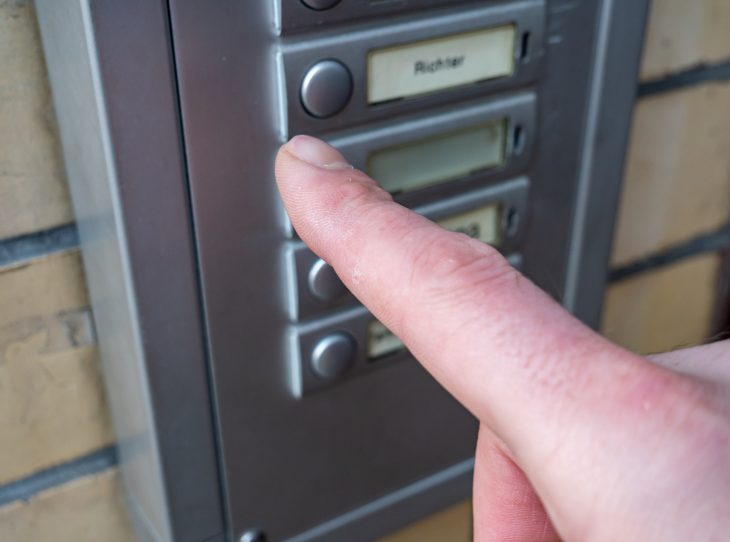 Die vermeintlichen Handwerker haben es mit ihrer Masche vor allem auf ältere Menschen abgesehen.