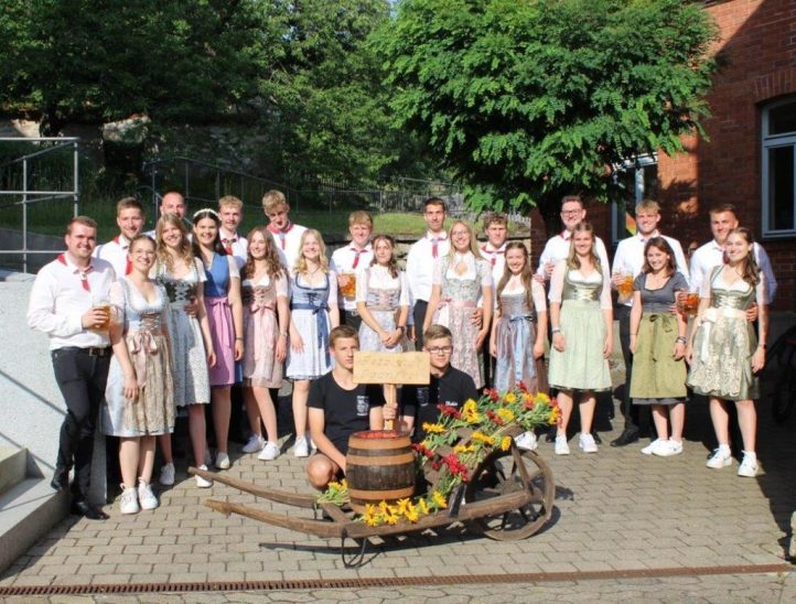 Die Kirchensittenbacher Kirwapaare haben ein Fest für die ganze Gemeinde ausgerichtet.