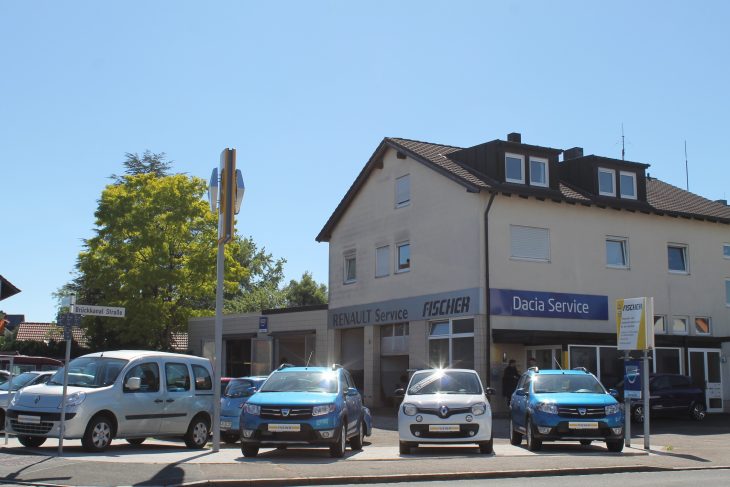 Seit über fünf Jahrzehnten betreut das Autohaus Fischer mit seiner Fachwerkstatt Autos.