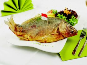 Ein frischer Karpfen auf dem Teller gehört besonders in Franken zur Tradition. Foto: AdobeStock #46950246