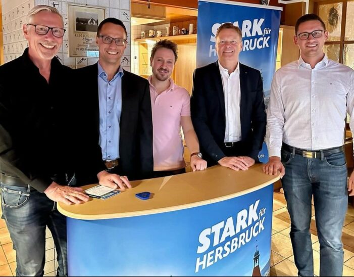 Götz Reichel (Vorsitzender der CSU Hersbruck), Harald Kiesl (Referent), Hendrik Nijhuis (Referent), Norbert Dünkel (Landtagsabgeordneter) und David Benaburger (Digitalbeauftragter der CSU Hersbruck, von links).