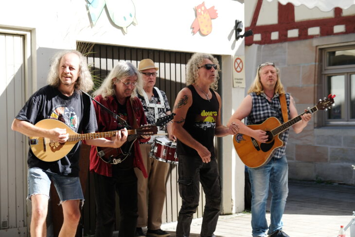 Die Band „Cinnamen“ spielte Hits des kanadischen Musikers Neil Young.