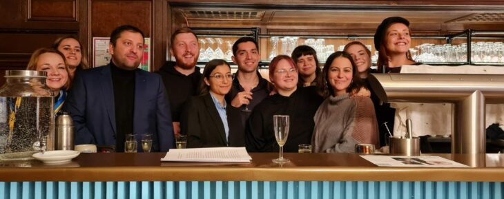Ein sehr schöner Moment war eine spontane sehr herzliche Versammlung der jüngeren Mitglieder der Delegation und dem jungen Team der Villa-Flaire hinter der Bar. Man umarmte sich und lachte miteinander – die Sprache spielte keine Rolle.