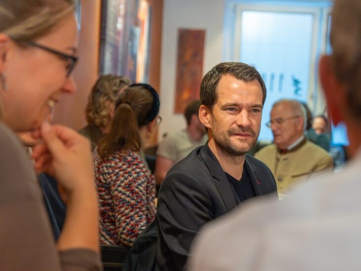Kristine Lütke (links) begrüßte den FDP-Bundestagsabgeordneten Florian Vogel in Lauf.