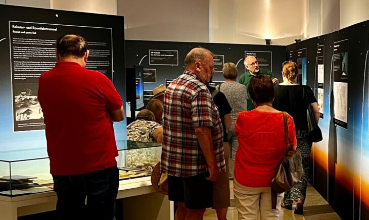 Die Ausstellung Zündfunke der Raumfahrt im Feuchter Pfinzingschloss kommt bei den Besuchern sehr gut an und wird nun um vier Wochen - bis 30. November - verlängert.