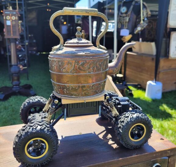 Die Steampunkgruppe „Steamworic“ ist am 18. und 19. November im Laufer Industriemuseum zu sehen und lädt dort ein zur Teekessel-Rallye.