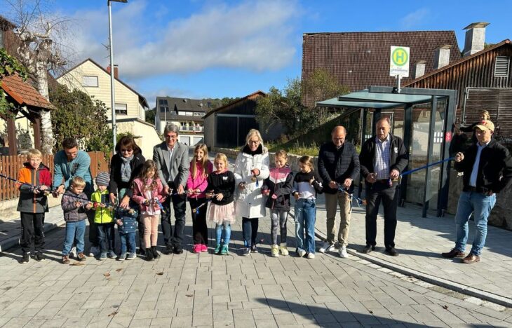 Im Eckentaler Ortsteil Ebach wurde der neue Dorfplatz eingeweiht.