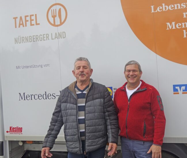 Karl Heinz Zantner und Bernd Schrödel sind zwei von rund 300 Helfern, die Tag für Tag dafür sorgen, dass Bedürftige im Landkreis mit Lebensmitteln versorgt werden können.