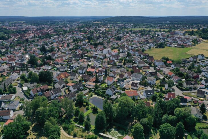 Die Stadt Lauf soll in den kommenden Jahren maßvoll wachsen. 2024 erhält die Kommune  Lauf 5.478.376 Euro Schlüsselzuweisung.