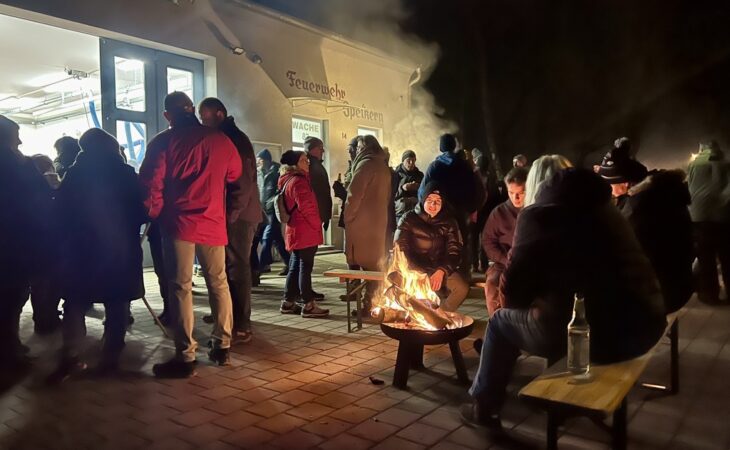 An Feuerschalen konnten sich die Gäste der Feuerwehr aufwärmen.