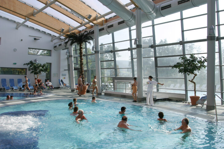 Aquatraining ist nichts Neues für die Hersbrucker Fackelmann-Therme, doch der neue Kurs für Senioren (mit Hilfebedarf) geht darüber hinaus.