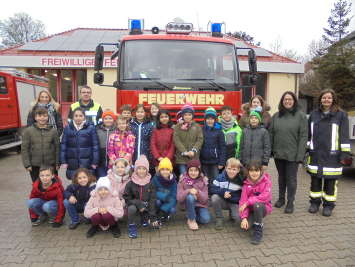 Die dritte Klasse der Reichenschwander Grundschule war bei der örtlichen Feuerwehr zu Gast.