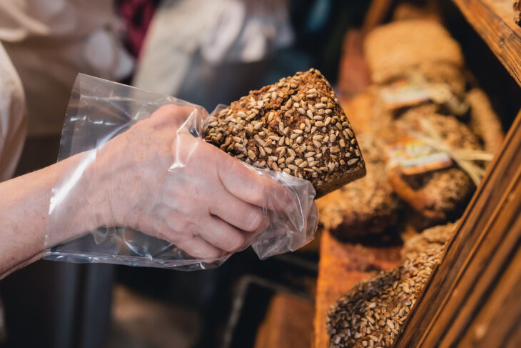 Frisches Gebäck zählt immer noch zum beliebtesten Snack der Deutschen – damit sich das weiterhin auch diejenigen leisten können, die es produzieren und verkaufen, fordert die Bäckereigewerkschaft NGG ein deutliches Lohn-Plus.