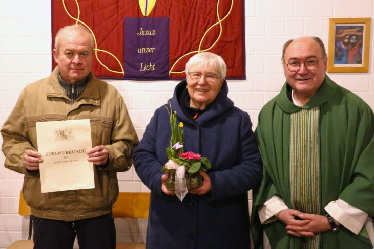 Das Bild zeigt Werner Klar mit Frau Ilse und Pfarrer Wunnibald Forster.