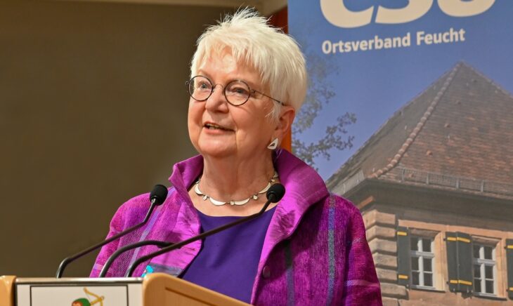 Gerda Hasselfeldt sprach beim Politischen Aschermittwoch der Feuchter CSU in der Bürgerhalle Moosbach unter anderem über eine Umkehr in der Pflegeversicherung und die Einführung eines Pflichtjahres.