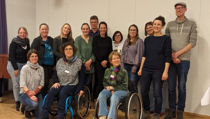 Zum vierten Mal fand der Familientreff Inklusion für Familien mit Kindern mit Behinderungen und Entwicklungsverzögerungen in den Räumen des evangelischen Gemeindehauses statt. Knapp 20 Personen nahmen daran teil.