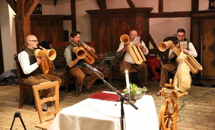 Die Gruppe „Vogelhorn-Bergmusik“.