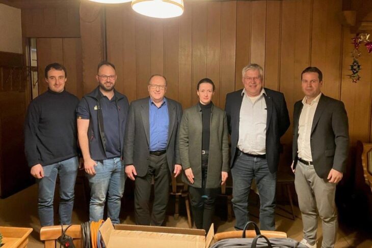 Andreas Schlagenhaufer, Simon Euringer, Johann Portner, Christina Krönauer, Peter Doleschel (alle LfL) und Wolfgang Jank vom AELF Roth-Weißenburg (von links).