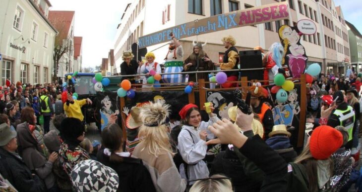 Was sich die Wagenbauer in diesem Jahr wieder einfallen haben lassen für den Rummzug in Hersbruck, wird eine Überraschung am Faschingsdienstag.