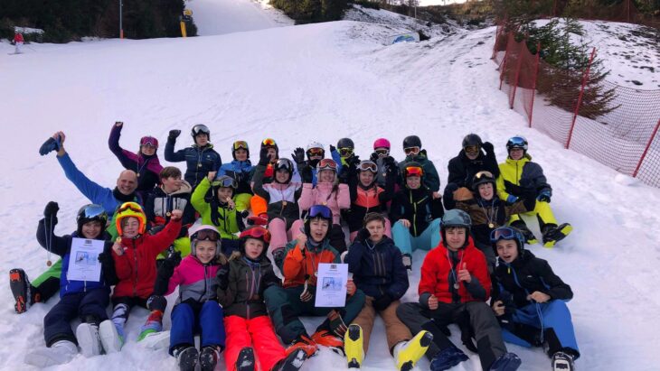 Bei der mittelfränkischen Meisterschaft Ski Alpin des Wettbewerbs „Jugend trainiert für Olympia“ hatten die Skirennläufer des CJT-Gymnasiums Lauf gleich mehrfach Grund zum jubeln.