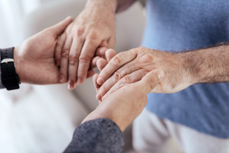 Wer demenzkranken Menschen helfen möchte, kann sich bei der Schulung der Caritas das nötige Know-how holen.