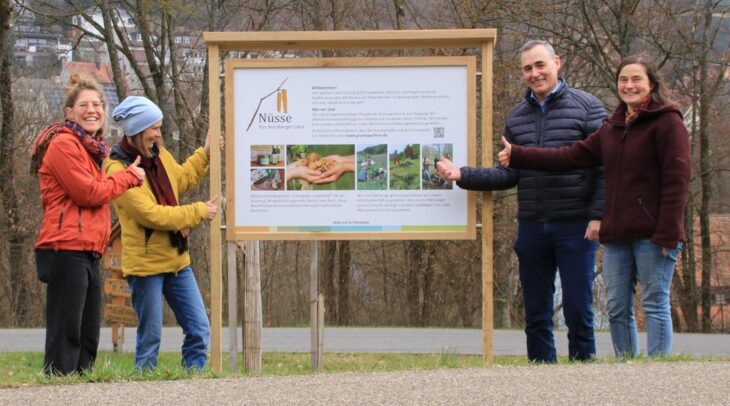 Erst kürzlich enthüllten Verantwortliche des Projekts mit Bürgermeister Bernd Bogner die Infotafel über diese „essbare Fläche“.