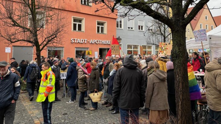 Rund 200 Hersbrucker füllten den Unteren Markt bei der Kundgebung Anfang Februar.