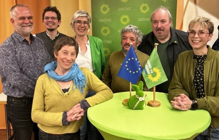 Die Europaabgeordnete der Grünen, Jutta Paulus (4. v. links), war kürzlich bei den Mitgliedern des Grünen-Kreisverbands bei einer Veranstaltung in Rückersdorf zu Gast.