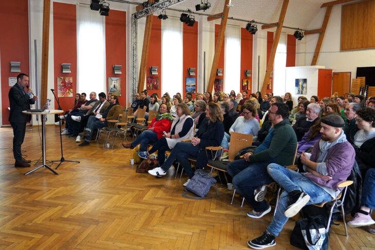 Die Fachkräfte aus dem Bereich der Jugendhilfe im Nürnberger Land kamen Einrichtungs-übergreifend zum persönlichen Austausch zusammen.
