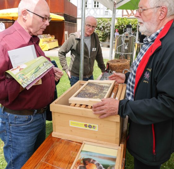 Die Laufer Imker informierten die Besucher ausführlich über die faszinierende Welt der Bienen.