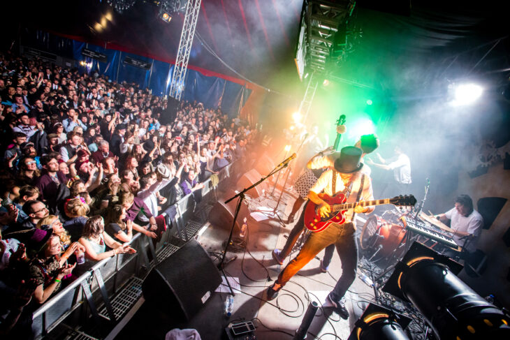 Electric Swing Circus aus der britischen Musikstadt Birmingham wurden schon als Highlight des Glastonbury Festivals gefeiert.