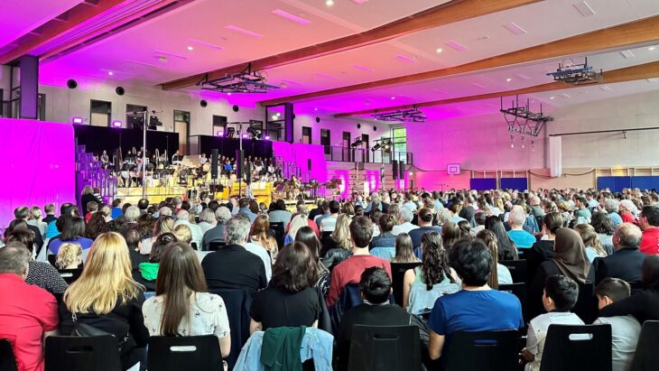 Voll besetzte Ränge und ein begeistertes Publikum gab es beim Konzert anlässlich des Jubiläums der Musikschule.