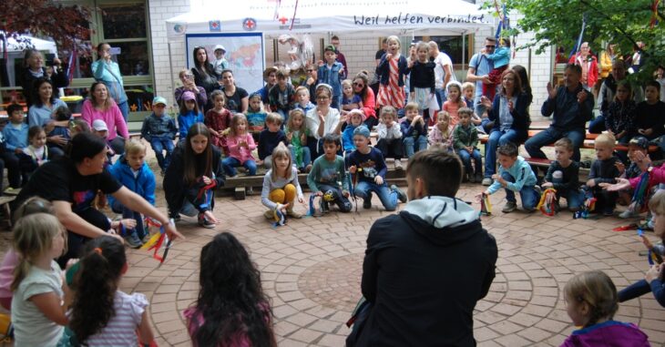 „Besser bunte Vielfalt als Einfalt!“ lautete das Motto, das auf die 24 verschiedenen Herkunftsländer der Kinder und Mitarbeiter der Einrichtung abzielte.