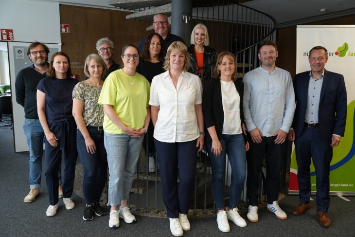 Das Treffen der mittelfränkischen ASD-Leitungen fand im Landratsamt in Lauf statt. Landrat Armin Kroder (rechts) dankte den Anwesenden für ihre Arbeit.