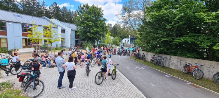 Beim Mountainbike-Rennen in Rummelsberg gingen in diesem Jahr rund 60 Fahrerinnen und Fahrer an den Start.