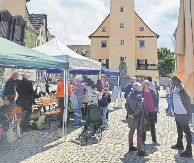 Menschen aus unterschiedlichsten Ländern und Einheimische kamen beim „Tag der Offenen Gesellschaft“ in Hersbruck ins Gespräch.