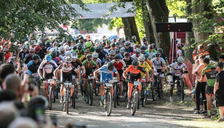 Ellbogen an Ellbogen werden sich wieder die Mountainbiker beim Zwölf-Stunden-Rennen des RC Schnaittachtal auf den Weg machen. Gefahren wird auf einem acht Kilometer langen Rundkurs.