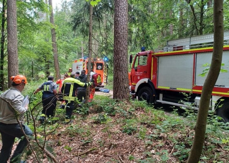 Rettungskräfte übten auf Einladung des Forstamts bei Weiher für den Ernstfall.